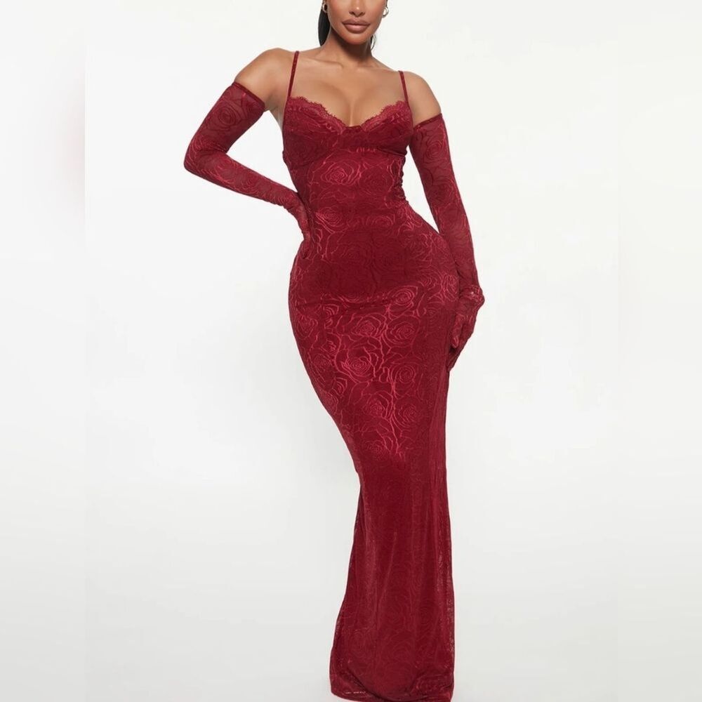 Fashion Nova Romance Glove Burgundy Maxi Party Cocktail Medium Dress